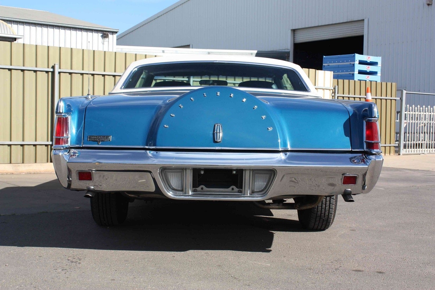 1971 Lincoln Continental - blue